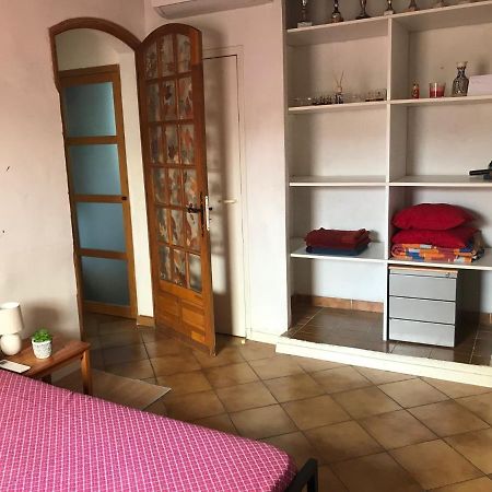 Chambre climatisée avec sdb privée dans une villa avec piscine privée Marseille Extérieur photo
