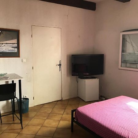 Chambre climatisée avec sdb privée dans une villa avec piscine privée Marseille Extérieur photo