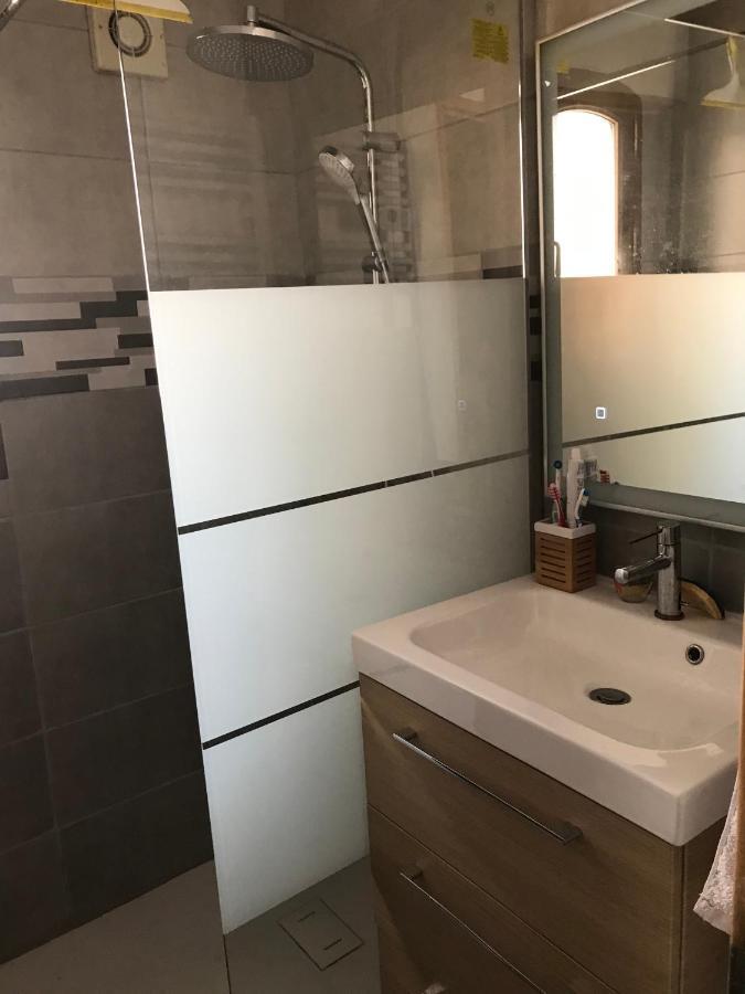 Chambre climatisée avec sdb privée dans une villa avec piscine privée Marseille Extérieur photo